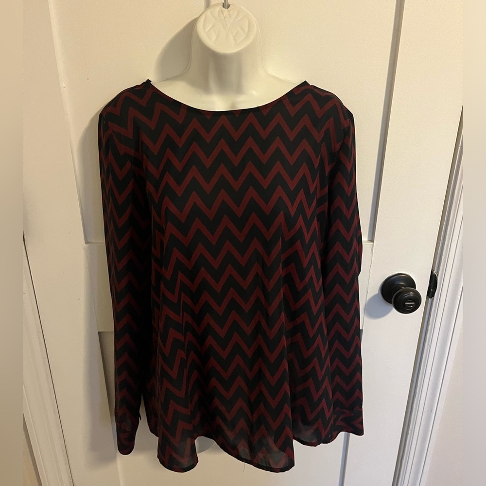 The Limited cranberry and navy blue long sleeve chevron blouse - size large